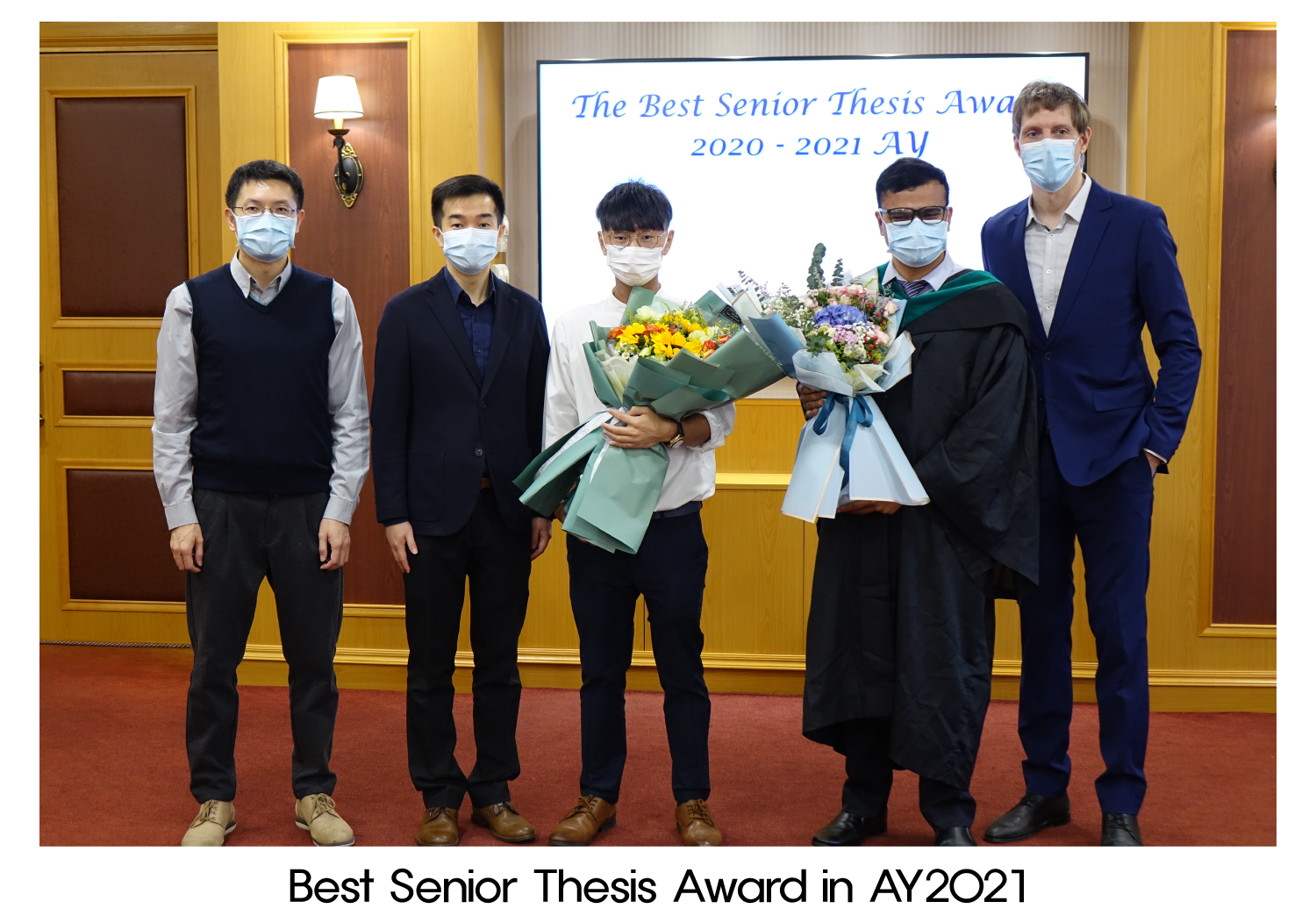 Group photo of the Best Senior Thesis Award in AY2021